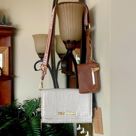 Brand New Steve Madden BLaurie Bone Cognac Logo Embossed Crossbody Wallet Purse - Picture 16 of 16